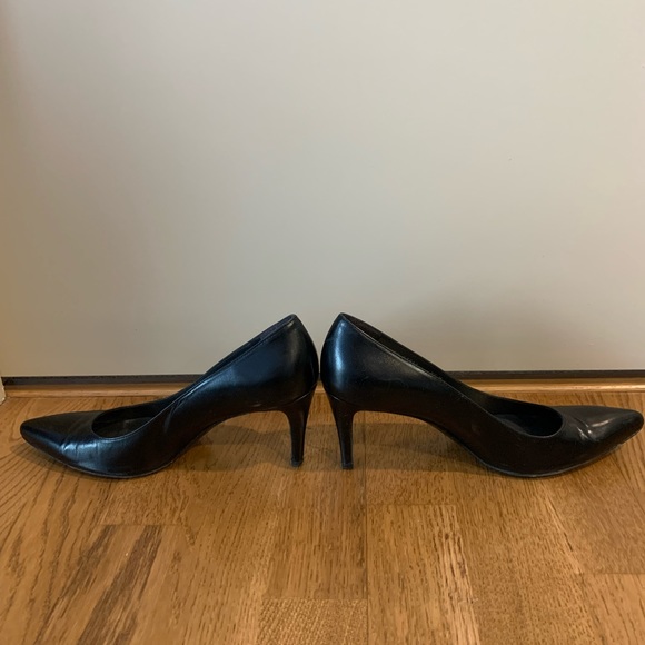 Black Stuart Weitzman heels - Picture 2 of 5